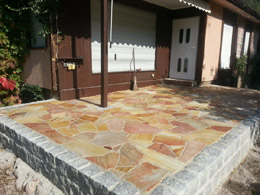 Polygonalterrasse & Gro�granitstein